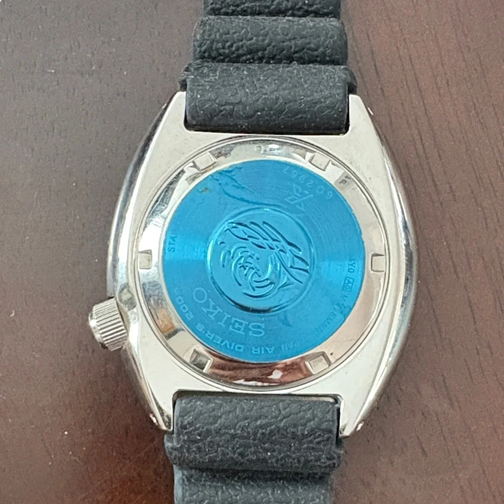 Seiko Diver's Watch with Black Strap and Blue-Red Bezel - Picture 5 of 5